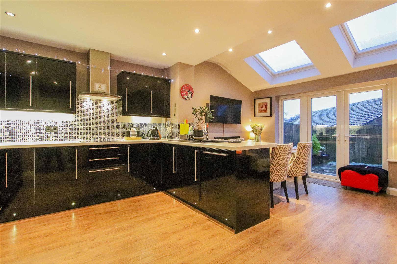 4 Bed Semi-detached House For Sale - Main Image